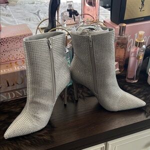 Shoe Dazzle Silver Zippered Heeled Boots